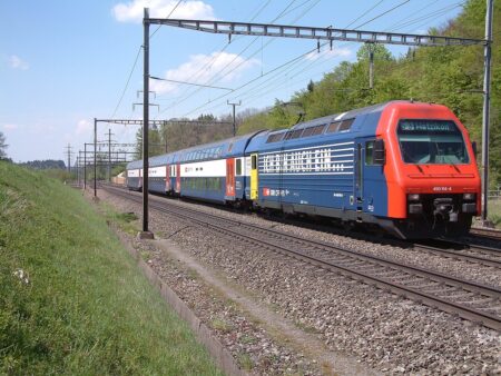 SBB Re 450 S-Bahn auf der Strecke Zürich-Winterthur nahe Effretikon