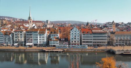 Bewusstloser 14-Jähriger an Kapfstrasse entdeckt – Stadtpolizei Zürich sucht Zeugen — Symbolbild